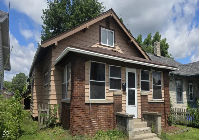 1st image of 1031 Hendricks St, Anderson, IN 46016 | MLS# 22045266