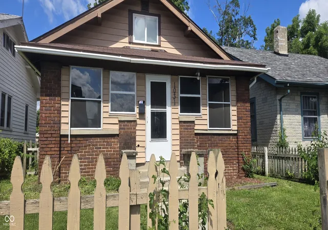 2nd image of 1031 Hendricks St, Anderson, IN 46016 | MLS# 22045266