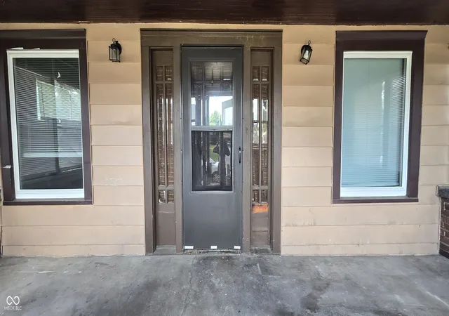 3rd image of 1031 Hendricks St, Anderson, IN 46016 | MLS# 22045266