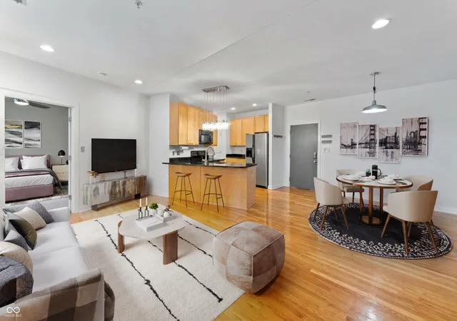 Homes for sale in Indianapolis, IN | 932 N Broadway St #4, Indianapolis, IN 46202 | MLS# 22045667