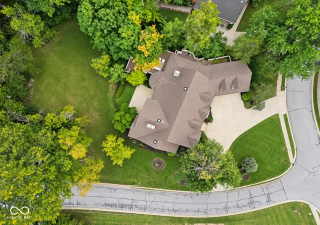 Photo 2 of Single family home for sale at 6290 Deerfield Dr, Greenwood, IN 46143 | MLS# 22046750 | Listing updated on 2026-09-24