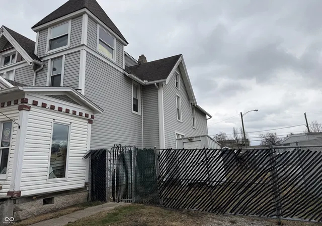 2nd image of 715 W Superior St, Fort Wayne, IN 46802 | MLS# 22047992