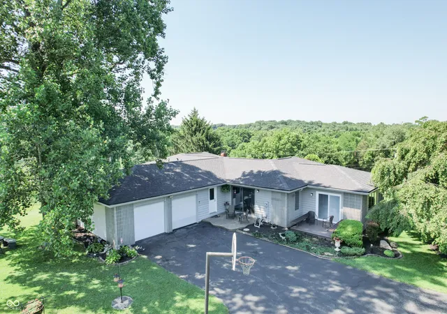 Photo 3 of House for sale at 1000 E County Road 55 S, North Vernon, IN 47265 | MLS# 22048858 | Listing updated on 2026-06-15