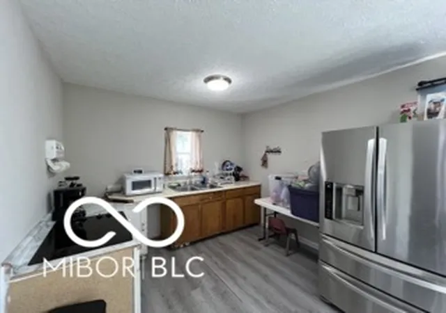 Photo 3 of House for sale at 120 W 5Th St, Anderson, IN 46016 | MLS# 22049939 | Listing updated on 2026-10-19