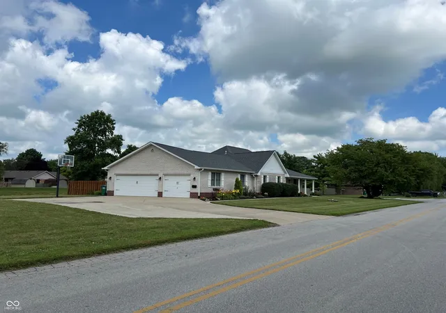 Homes for sale in Lebanon, IN | 2018 Elizaville Rd, Lebanon, IN 46052 | MLS# 22050156