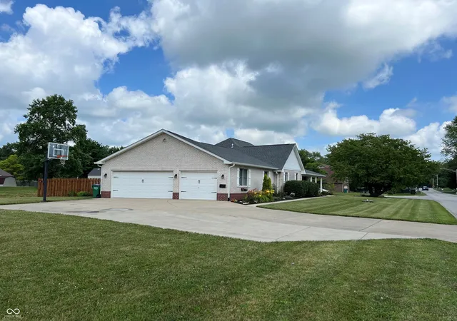 Homes for sale in Lebanon, IN | 2018 Elizaville Rd, Lebanon, IN 46052 | MLS# 22050156