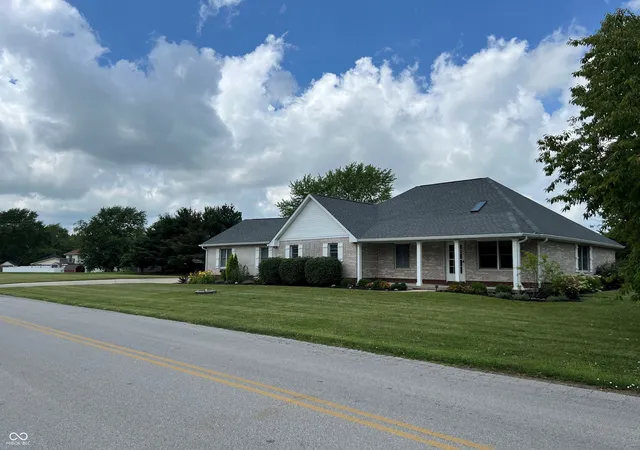Homes for sale in Lebanon, IN | 2018 Elizaville Rd, Lebanon, IN 46052 | MLS# 22050156