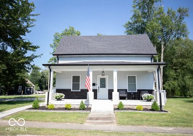 Homes for sale in North Vernon, IN | 107 W College St, North Vernon, IN 47265 | MLS# 22053206
