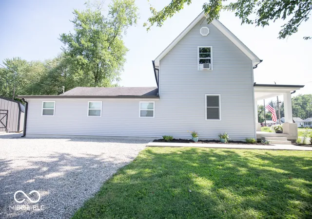 Homes for sale in North Vernon, IN | 107 W College St, North Vernon, IN 47265 | MLS# 22053206