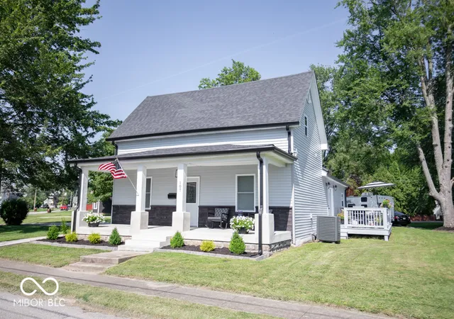 Homes for sale in North Vernon, IN | 107 W College St, North Vernon, IN 47265 | MLS# 22053206