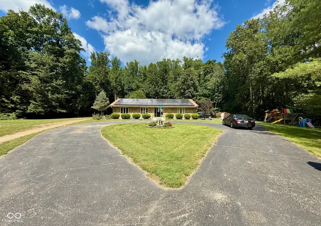 3rd image of 2500 S Edgewood Cvs, Martinsville, IN 46151 | MLS# 22059970