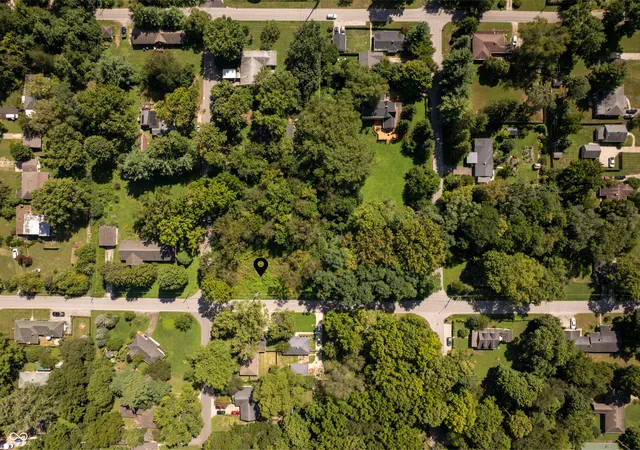 Photo 4 of Sale Pending at 5260 Clarendon Rd, Indianapolis, IN 46208 | MLS# 22060212 | Listing updated on 2026-07-03