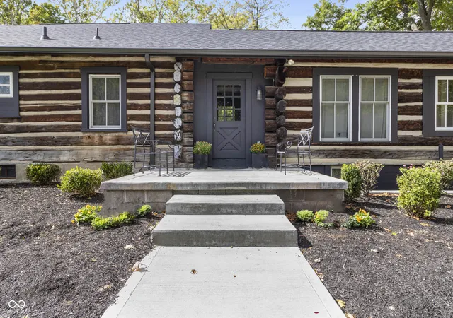 Photo 3 of Single family home for sale at 5255 S US 421, Zionsville, IN 46077 | MLS# 22060521 | Listing updated on 2026-08-31