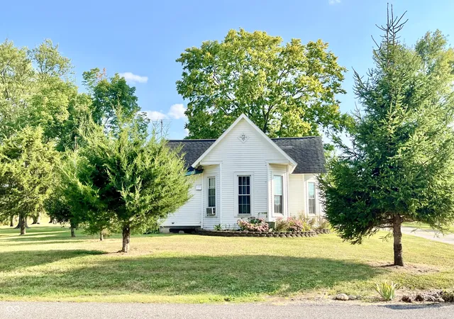 Homes for sale in Flat Rock, IN | 15011 E 1000 N, Flat Rock, IN 47234 | MLS# 22061995