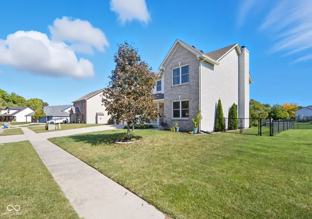 Homes for sale in Indianapolis, IN | 7975 Meadow Bend Cir, Indianapolis, IN 46259 | MLS# 22063394