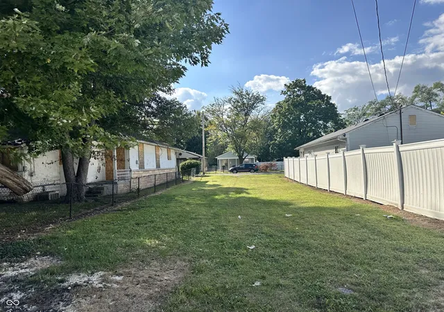 2nd image of 557 Lynn St, Indianapolis, IN 46222 | MLS# 22064873