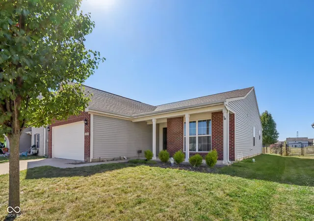 3rd image of 4846 Chip Shot Ln, Indianapolis, IN 46235 | MLS# 22066195