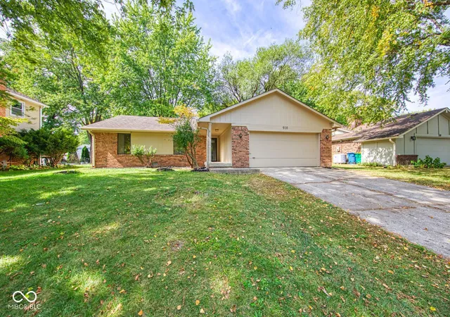 Photo 3 of Single family home for sale at 910 Summitcrest Dr, Indianapolis, IN 46241 | MLS# 22066205 | Listing updated on 2026-08-26