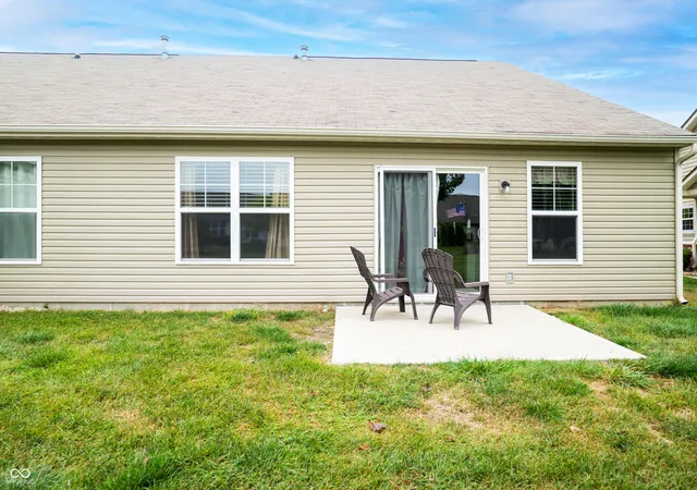 Photo 4 of Single family home for sale at 1226 Arlington Dr, Greenfield, IN 46140 | MLS# 22066557 | Listing updated on 2026-10-28