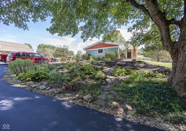 Photo 2 of Single family home for sale at 4650 E Shady Ln, Mooresville, IN 46158 | MLS# 22066752 | Listing updated on 2026-03-30