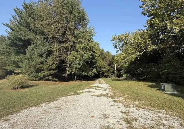 4th image of 517 N Pioneer Rd, Centerpoint, IN 47840 | MLS# 22066965