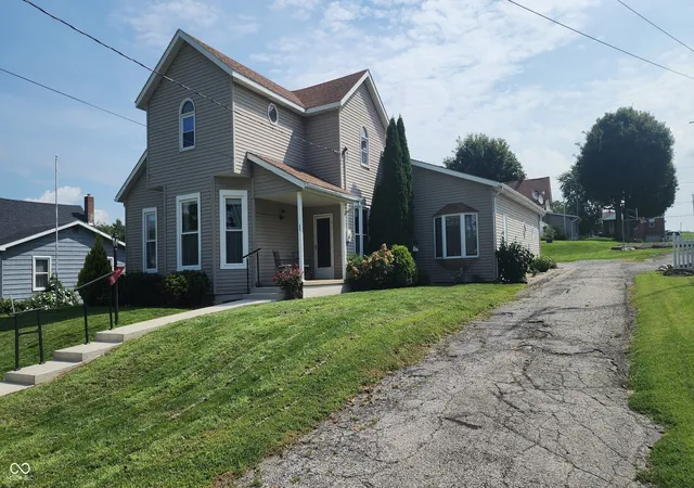 3rd image of 311 Chambers St, Veedersburg, IN 47987 | MLS# 22067249