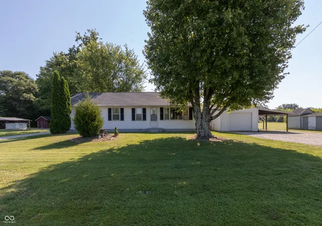 1st image of 941 N 500 W, Columbus, IN 47201 | MLS# 22067321