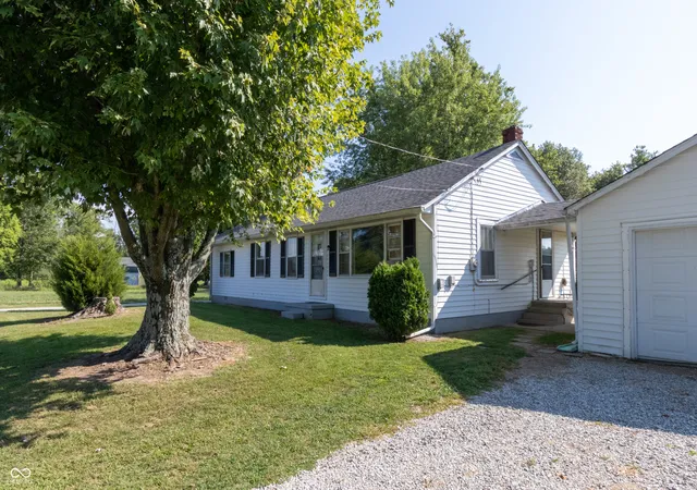 2nd image of 941 N 500 W, Columbus, IN 47201 | MLS# 22067321