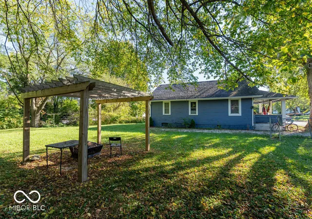 1st image of 1612 Hst W 10th St, Anderson, IN 46016 | MLS# 22067695