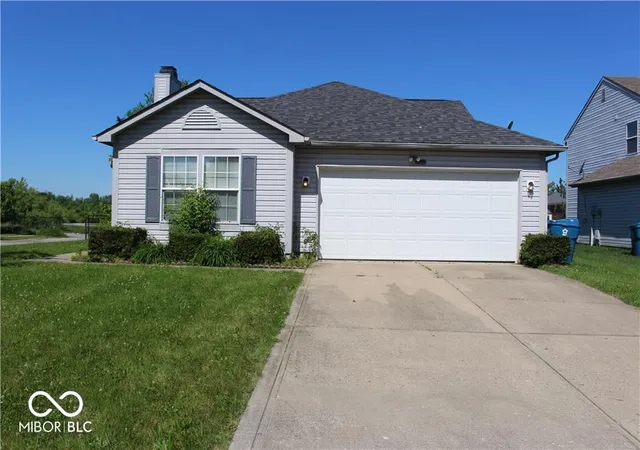 Photo 2 of Single family home for sale at 3652 Lacebark Dr, Indianapolis, IN 46235 | MLS# 22067794 | Listing updated on 2026-09-22