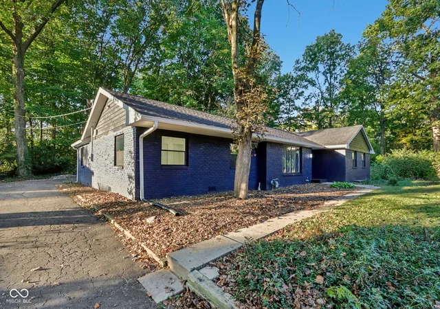 Photo 3 of Sale Pending at 3215 Kenilworth Dr, Indianapolis, IN 46228 | MLS# 22068372 | Listing updated on 2026-04-13