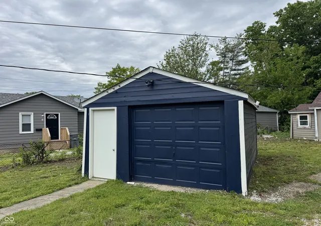 Photo 4 of Single family home for sale at 1627 N Berwick Ave, Indianapolis, IN 46222 | MLS# 22068427 | Listing updated on 2026-10-07