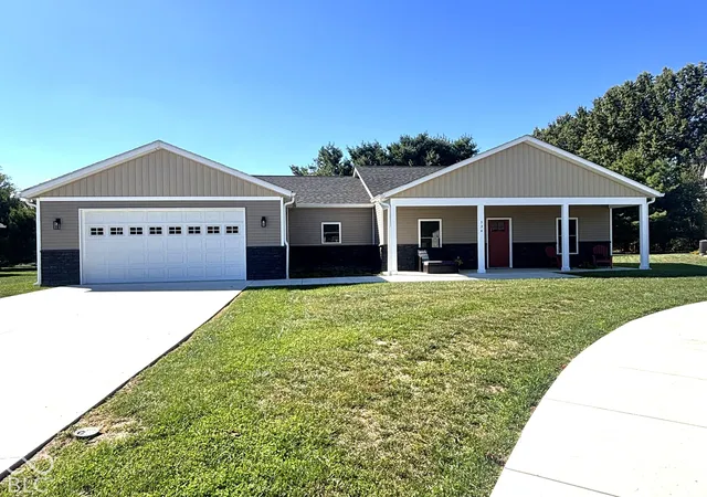 Photo 1 of Single family home for sale at 534 E Dogwood Ct, Spencer, IN 47460 | MLS# 22069165 | Listing updated on 2026-10-27