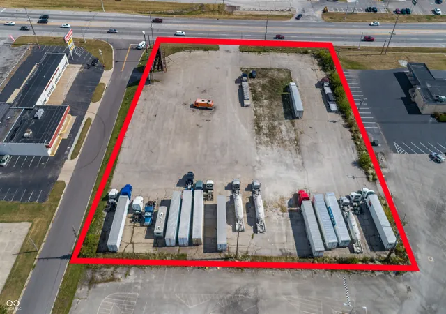 2nd image of 1919 S Scatterfield Rd, Anderson, IN 46016 | MLS# 22069635