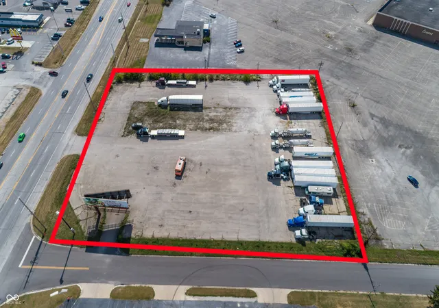 3rd image of 1919 S Scatterfield Rd, Anderson, IN 46016 | MLS# 22069635