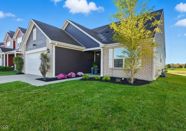 Photo 1 of Single Family Residence at 11711 Fawn Crst Dr, Indianapolis, IN 46235 | MLS# 22069810 | | Sold on 2025-12-22