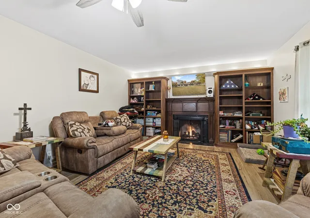Photo 4 of Single family home for sale at 34 Colony Rd, Anderson, IN 46011 | MLS# 22070264 | Listing updated on 2026-08-26