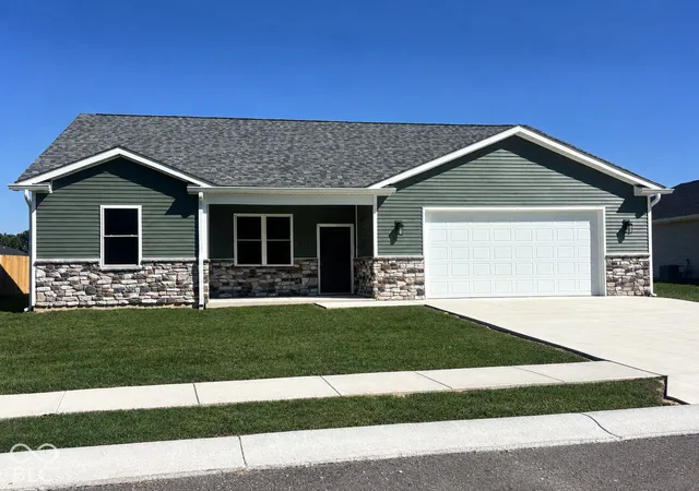 Single family home for sale at 710 White Oak Rd, Spencer, IN 47460 | MLS# 22070743
