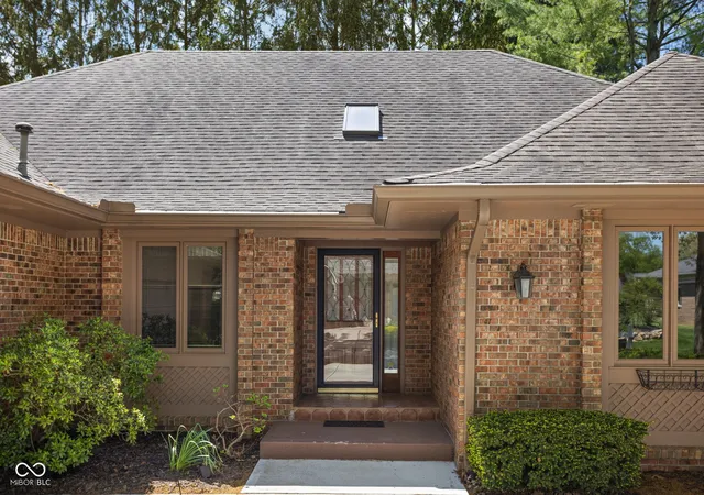Photo 3 of Sale Pending at 947 Tamarack Cir N Dr, Indianapolis, IN 46260 | MLS# 22071187 | Listing updated on 2026-10-28