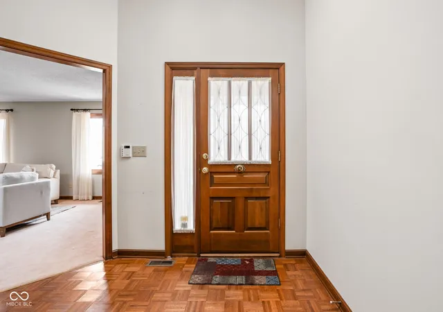 Photo 4 of Sale Pending at 947 Tamarack Cir N Dr, Indianapolis, IN 46260 | MLS# 22071187 | Listing updated on 2026-10-28