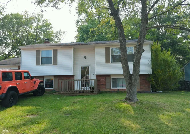 1st image of 5429 Armstrong Dr, Indianapolis, IN 46237 | MLS# 22071267