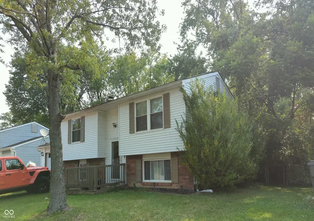 2nd image of 5429 Armstrong Dr, Indianapolis, IN 46237 | MLS# 22071267