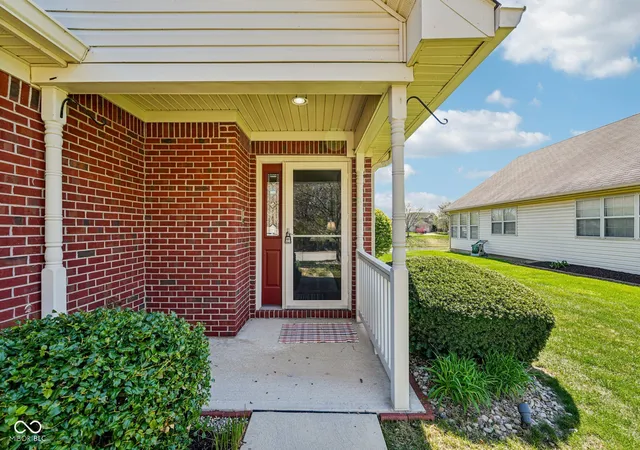 5th image of 933 Amesbury Ct, Indianapolis, IN 46217 | MLS# 22071410
