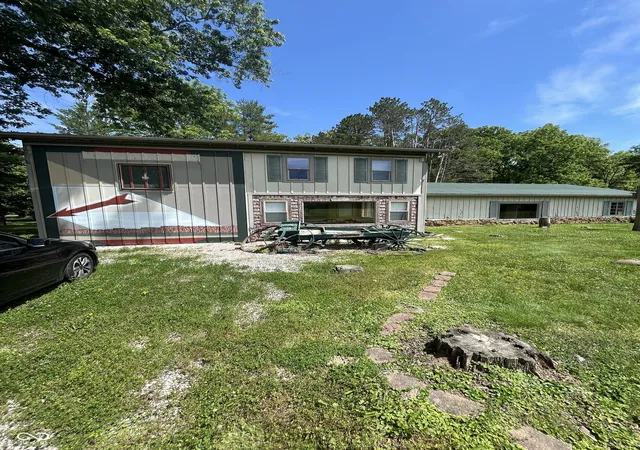 Photo 2 of Single family home for sale at 4007 E State Rd 46, Nashville, IN 47448 | MLS# 22071495 | Listing updated on 2026-09-16