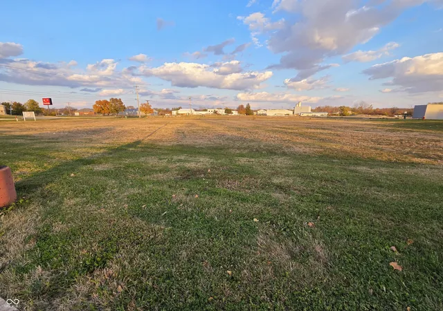 3rd image of 65 E Rampart St, Shelbyville, IN 46176 | MLS# 22072203