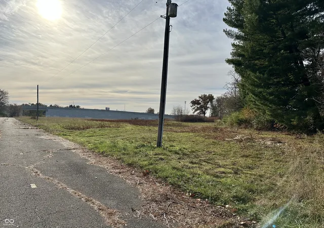 2nd image of 1805 Lockport Rd, Terre Haute, IN 47802 | MLS# 22073513