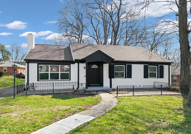 1st image of 1901 W 11th St, Anderson, IN 46016 | MLS# 22074079