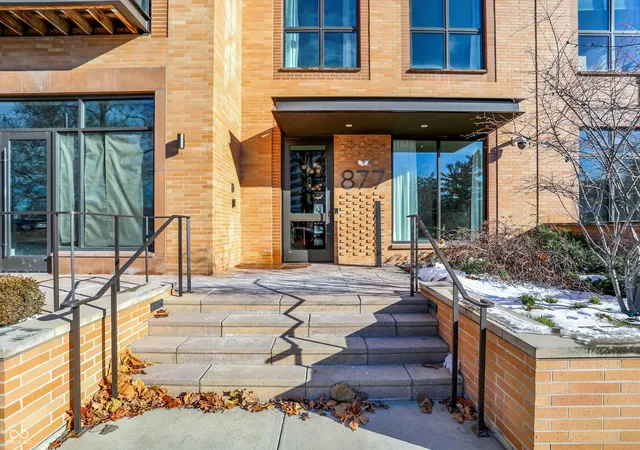 2nd image of 877 N East St #303, Indianapolis, IN 46202 | MLS# 22074295
