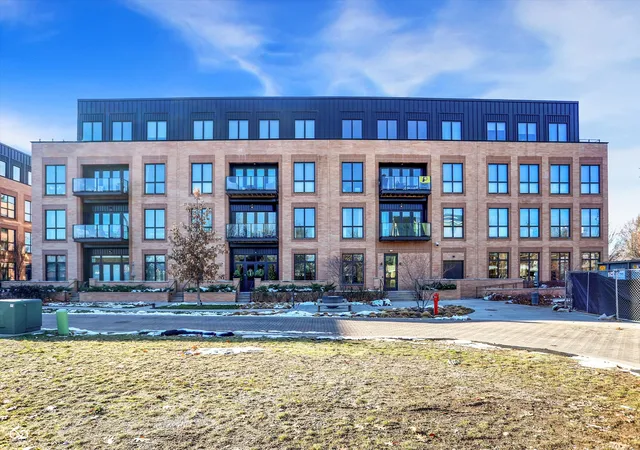 1st image of 877 N East St #303, Indianapolis, IN 46202 | MLS# 22074295