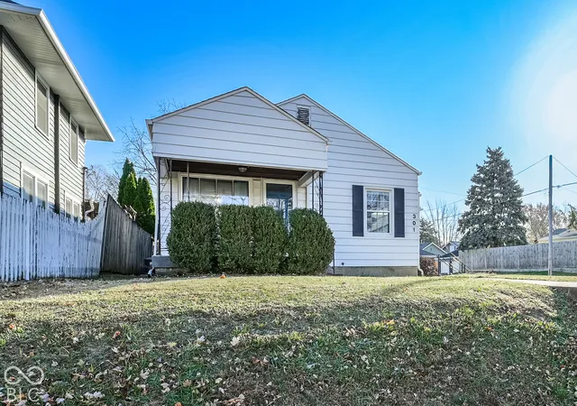 Photo 2 of Single family home for sale at 301 N Ridgeview Dr, Indianapolis, IN 46219 | MLS# 22074428 | Listing updated on 2026-10-02